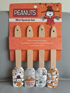 Peanuts Snoopy Autumn Fall Themed 4 pk spatula set NWT
